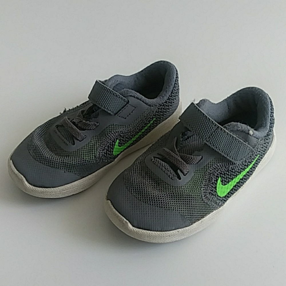Toddler Nike Sneakers Revolution 3 size 8